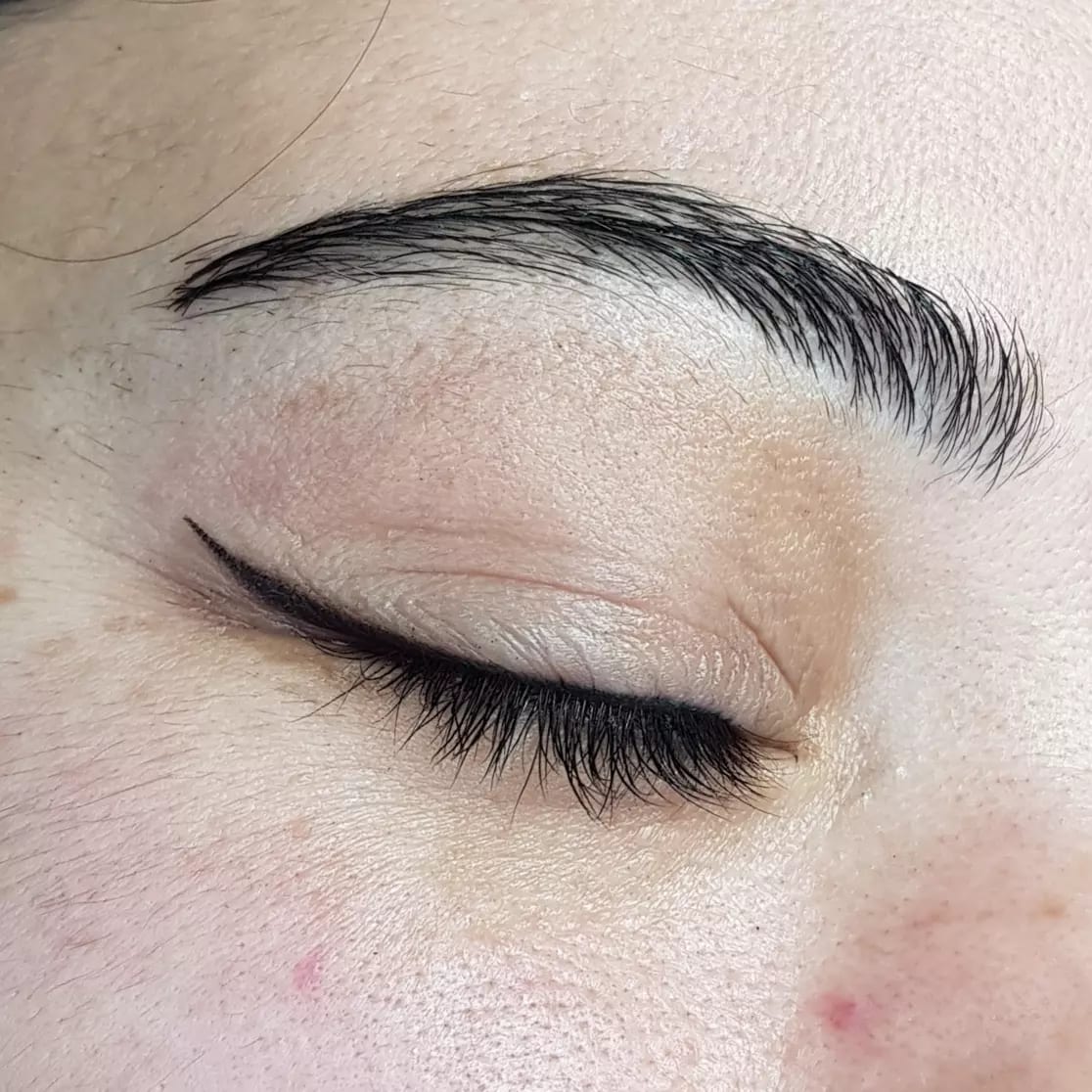 Kalıcı Eyeliner & Dipliner sonucu, İzmir Bornova stüdyodan