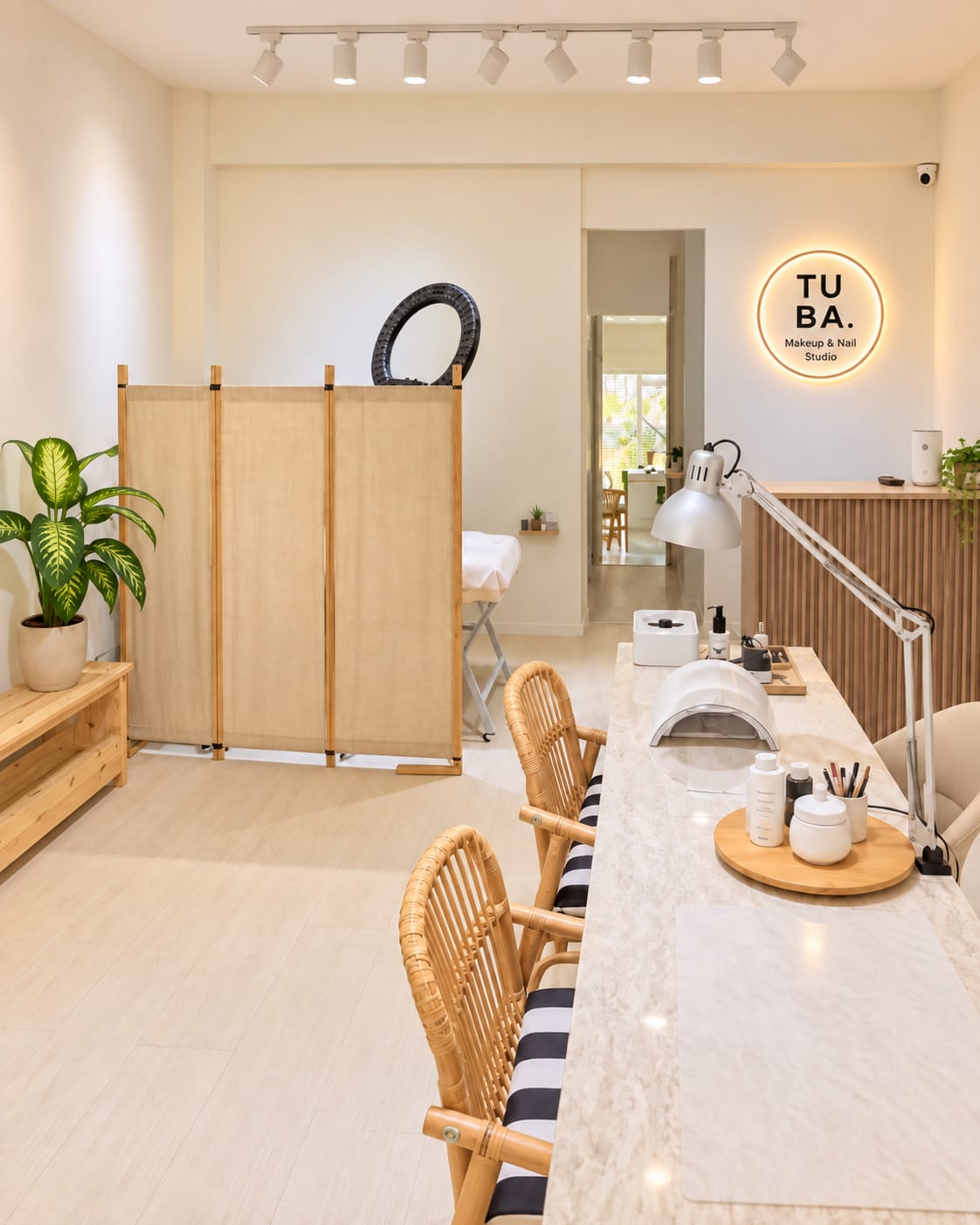 TUBA. kalıcı makyaj stüdyosunun iç görünümü, Bornova İzmir